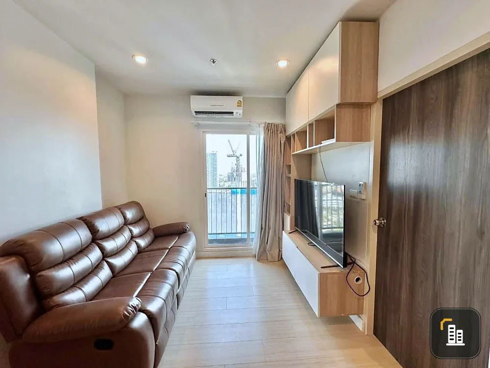 For rent: Metro Sky Wutthakat, very large unit, 3 bedrooms, 2 bathrooms, fully furnished and equipped with appliances.