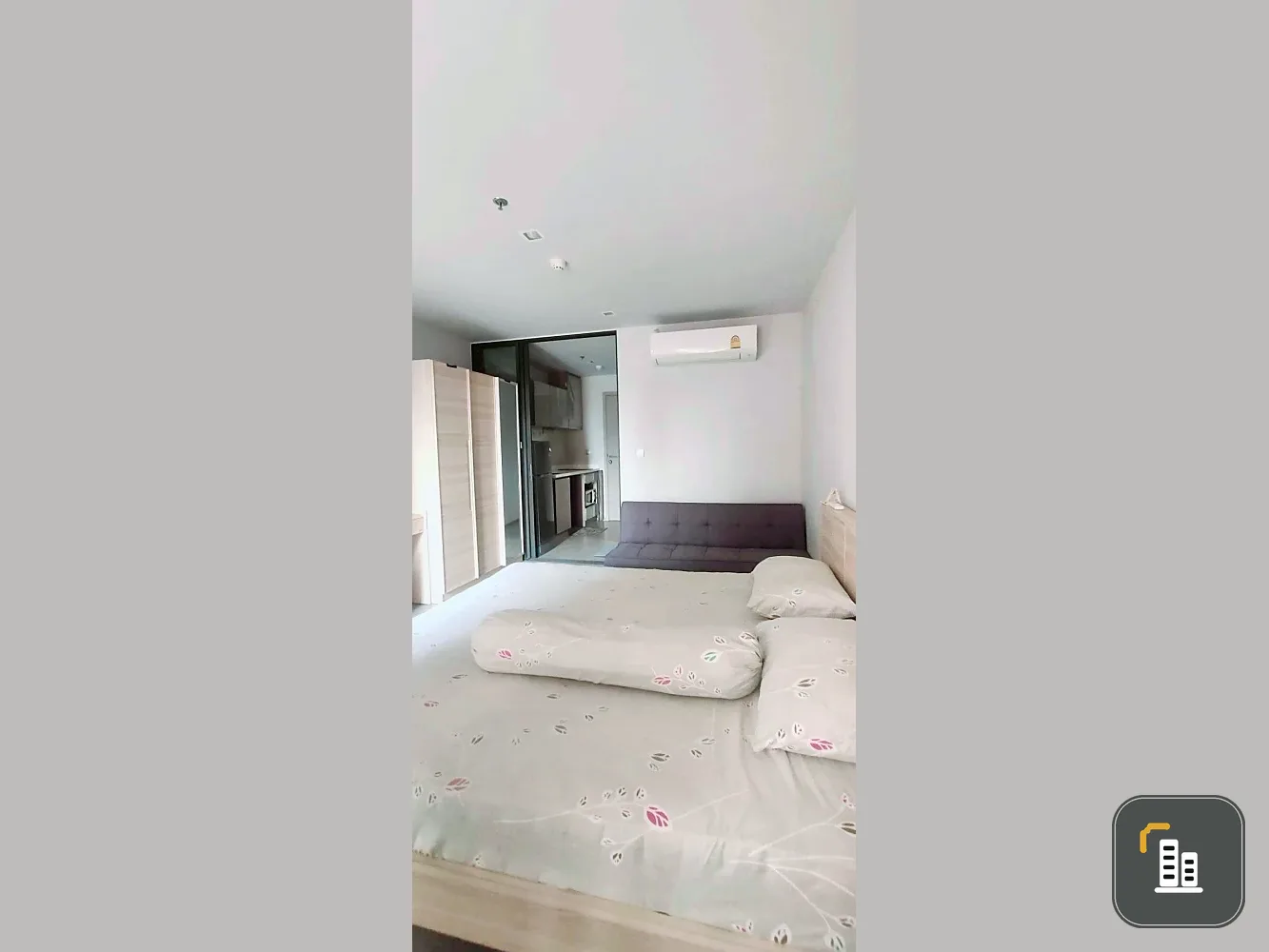 Selling a Life Ladprao studio apartment. Great location, Chatuchak Park view, convenient transportation. You can't miss this!