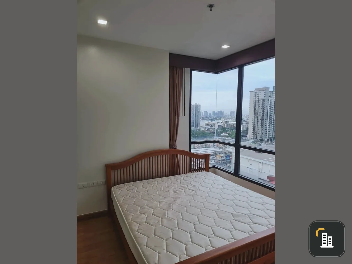 Selling Q House Sukhumvit 79, corner unit, 2 bedrooms, 2 bathrooms. Very quiet and private. Book now!