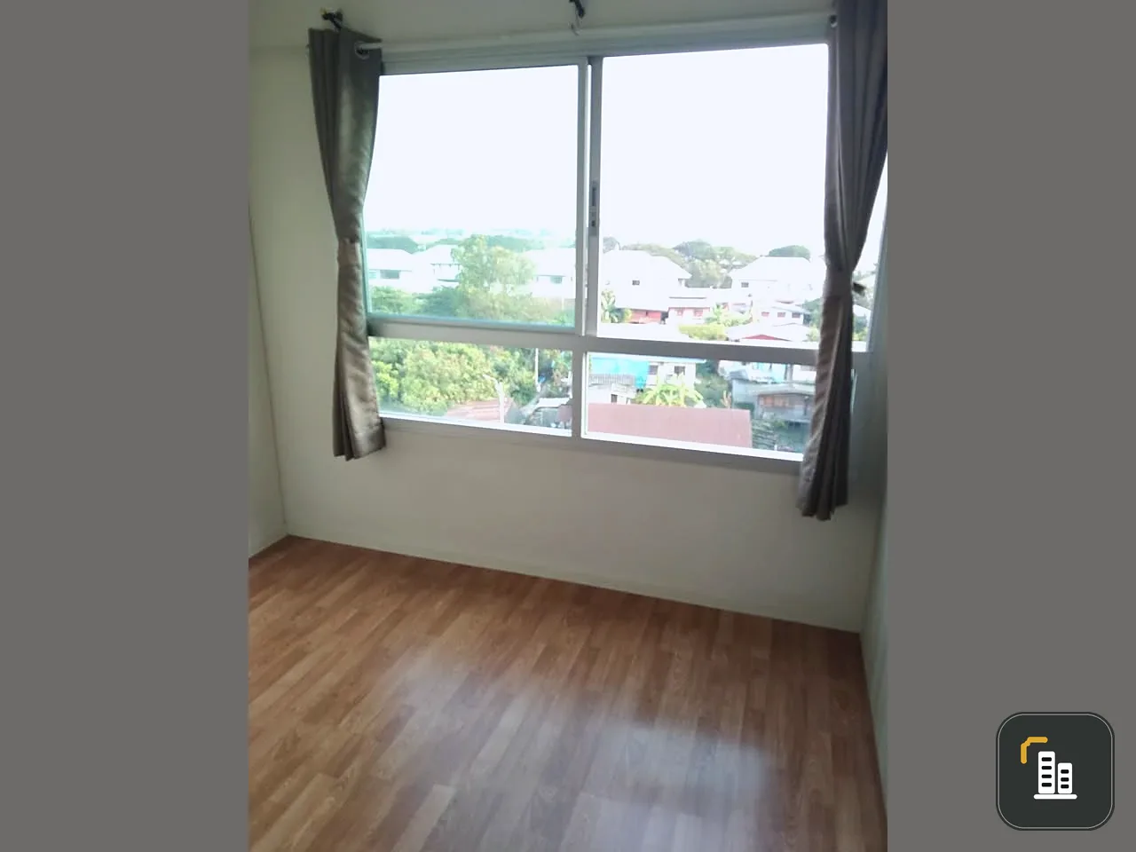 Selling a lovely, unfurnished Lumpini Ville Ratchaphruek-Bangwaek condo. Perfect for those who love decorating! Book now!