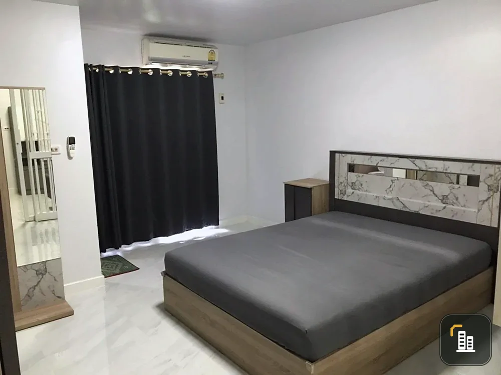 For sale/rent: Champs Elysées Condo, Chaengwattana. Amazing fully furnished unit available now! Don't miss out!!