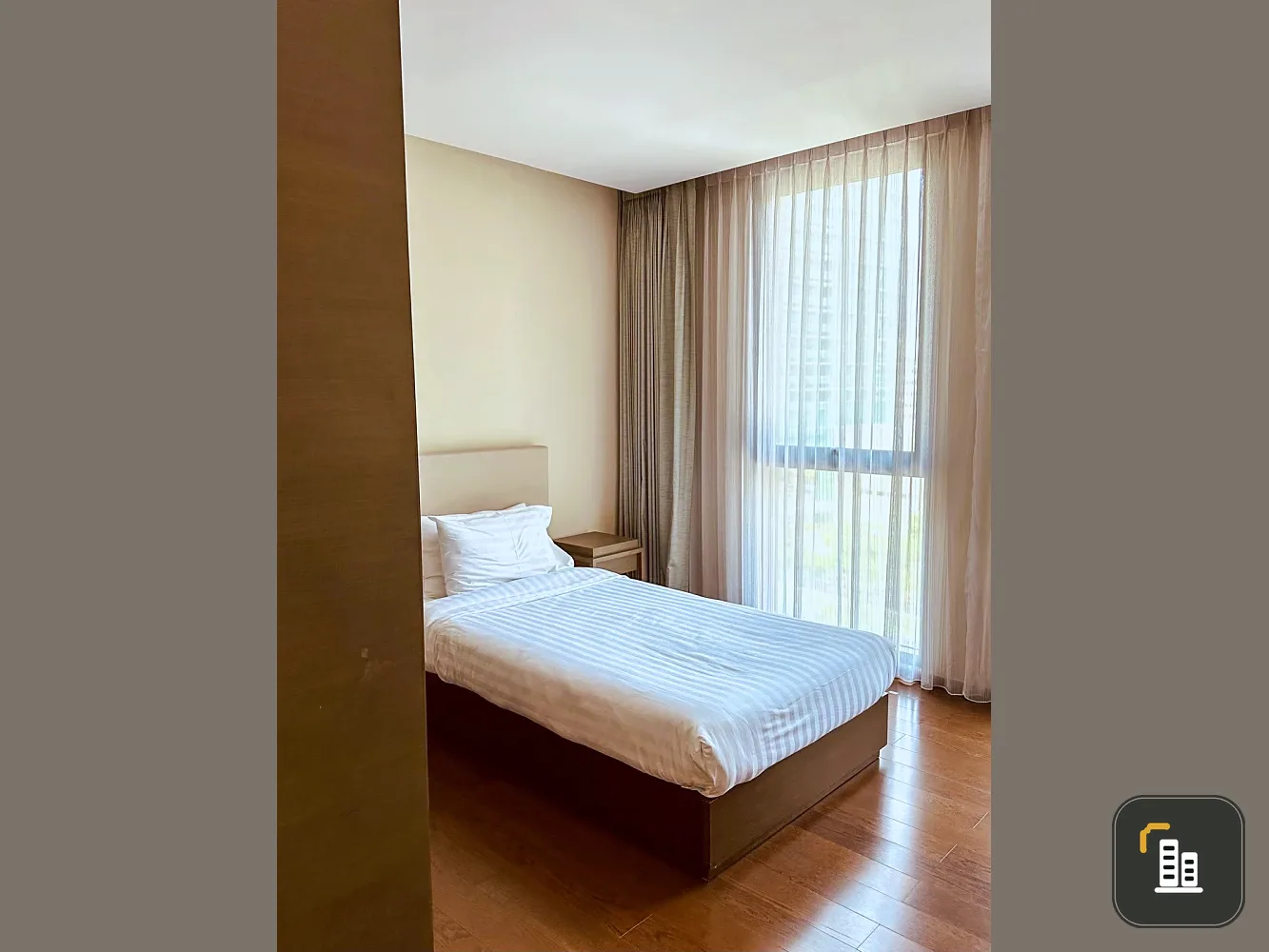 Selling The Hudson Sathorn, 7th floor, 8th unit, pool view, fully furnished, ready to move in. Book now, don't miss out!