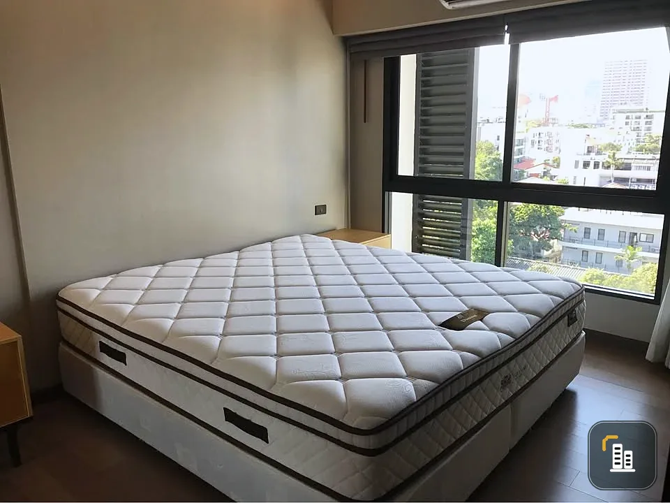 For rent: Tidy Thonglor, large 1-bedroom, 1-bathroom unit with bathtub, fully furnished. Book now before it's too late!