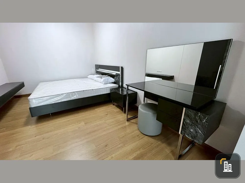 For rent: Supalai City Resort Phra Nangklao Station, high floor unit, fully furnished. Book now!
