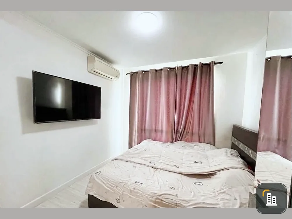 Selling L-style 1-bedroom, 1-bathroom unit. Fully furnished with appliances. Move-in ready!