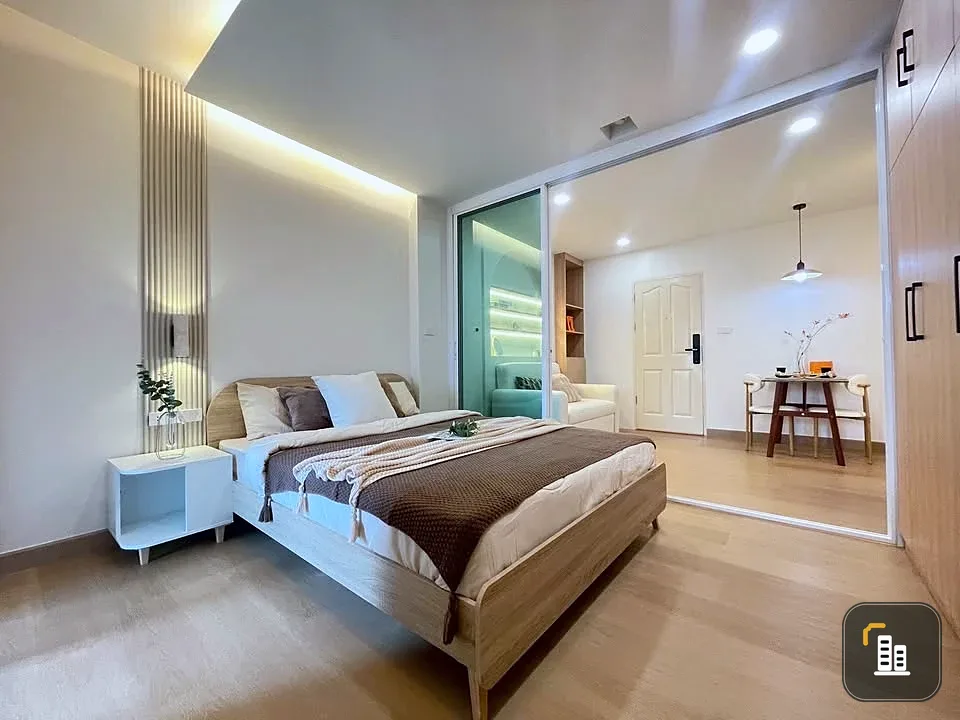 Selling Supalai City Resort Ratchada Huaikwang. Beautifully decorated unit with high-quality built-in furniture. You'll regret missing this opportunity
