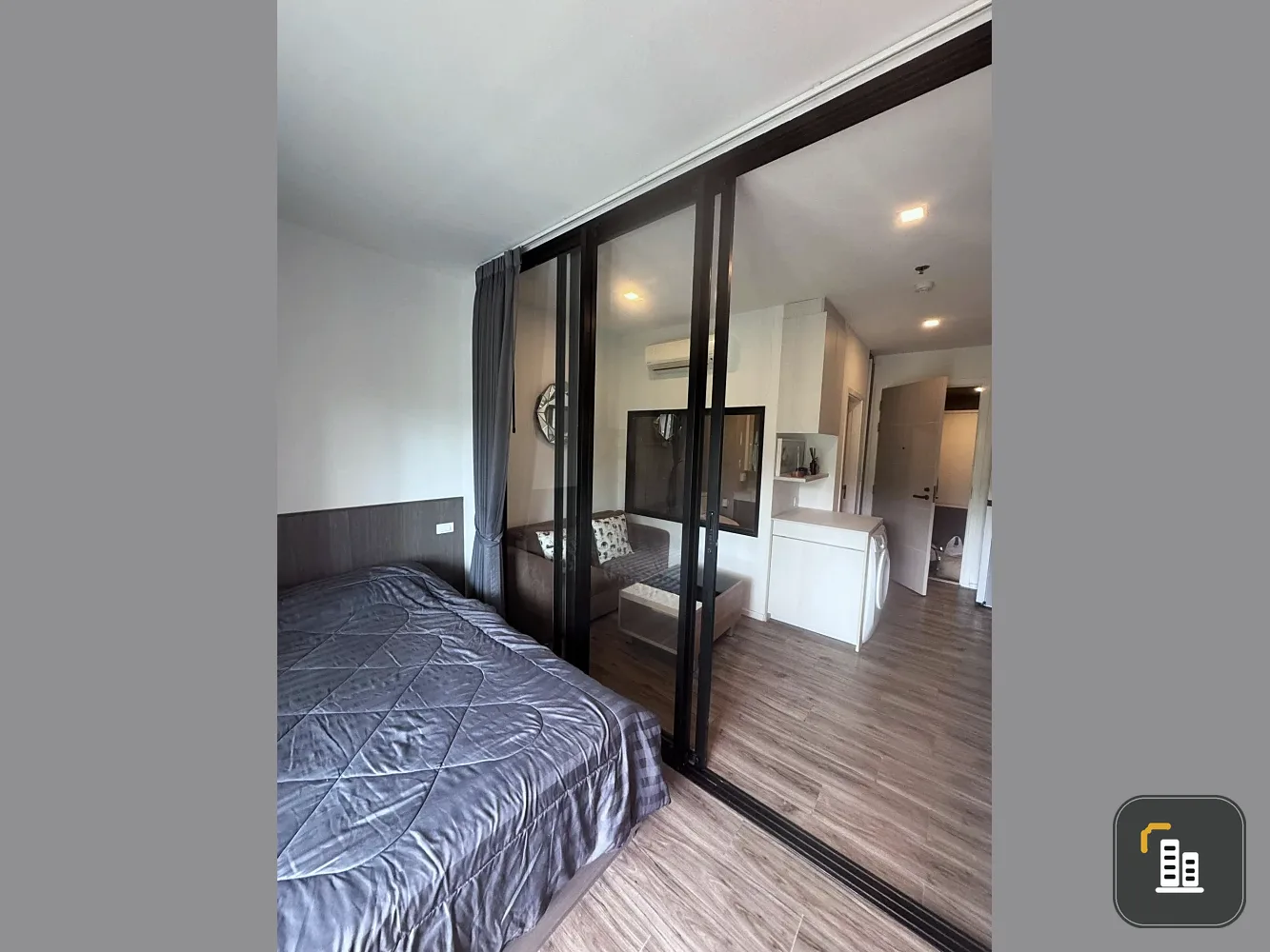 For rent: Knightsbridge the Ocean Sriracha, 30 sq m room, 8th floor, pool and mountain view. Just bring your belongings and move in.