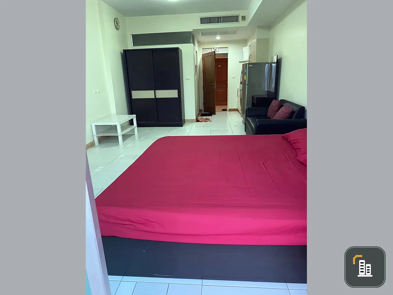 For rent: Supalai River Place, Chao Phraya River view, fully furnished, comfortable unit. Book now, don't miss out!