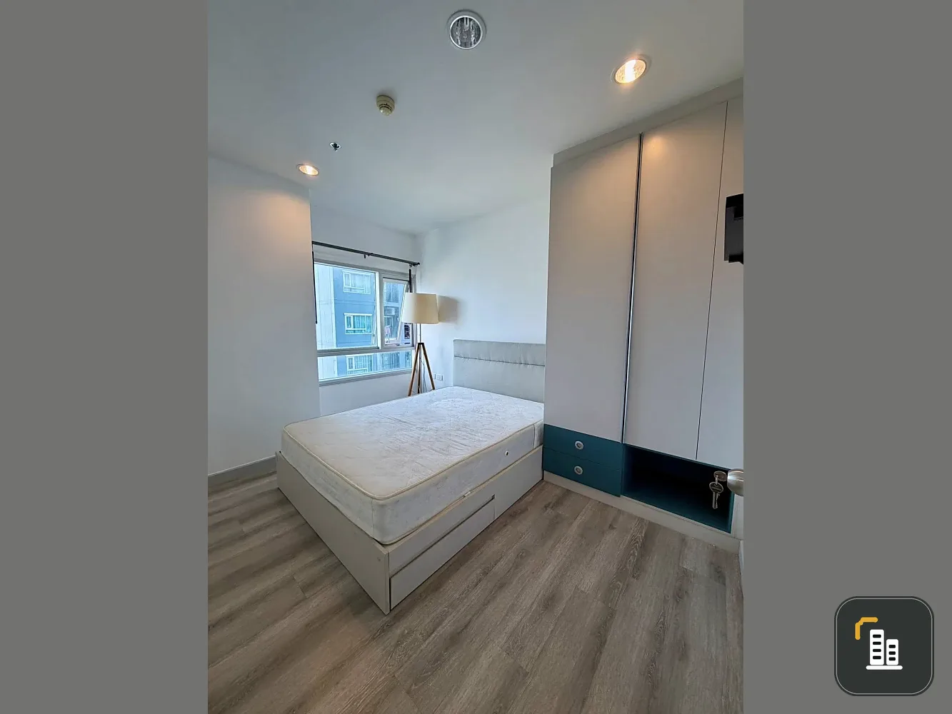 Selling Centric Sea 1-bedroom, 1-bathroom unit. Fully furnished with beautiful, unblocked city views. Book now!