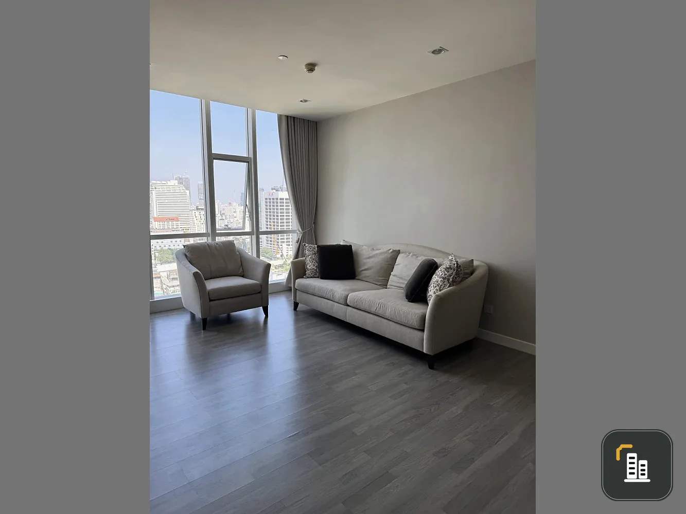 For sale: The Room Sathorn, Punn Road. Unfurnished, spacious and comfortable unit on a high floor. Book now!
