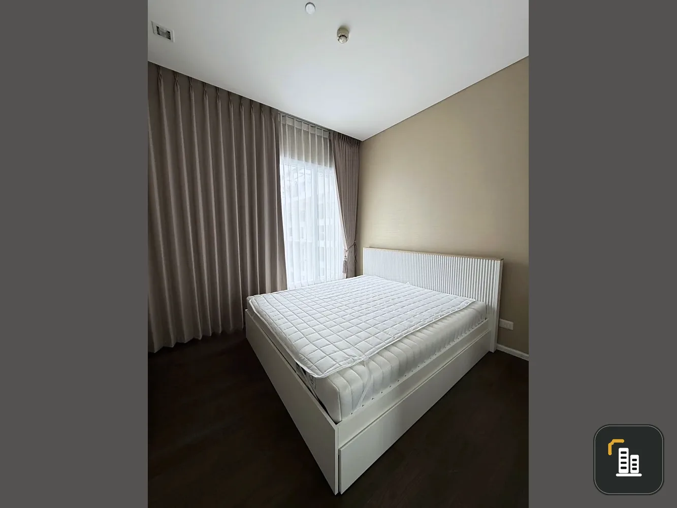 For rent: The Saint Residences, 2 bedrooms, high-quality built-in furniture, view of Chatuchak Park. Book now!