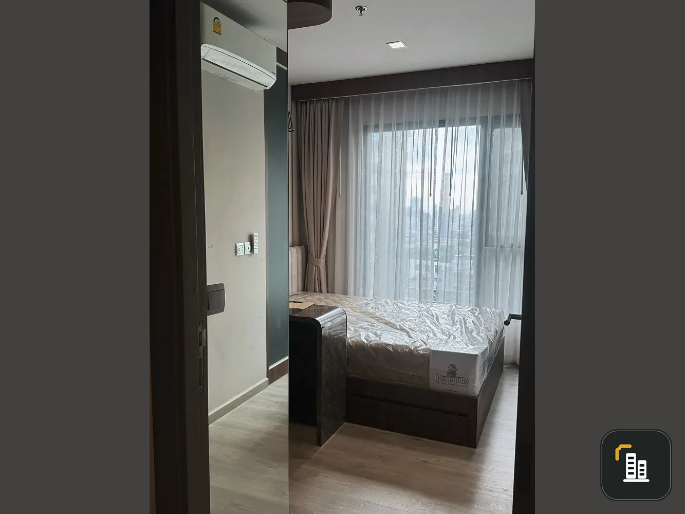 For rent: Life Asoke-Rama 9, 37th floor, fully furnished unit. Very livable. Book now! Don't miss out! Act fast!