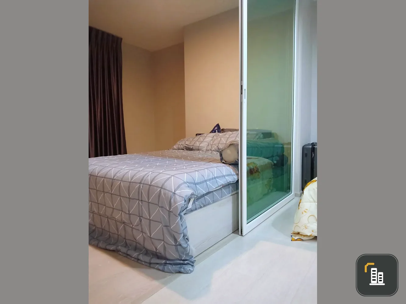 Selling ASPIRE Erawan 1-bedroom, 1-bathroom unit. Fully furnished with complete amenities. You can't resist booking this!