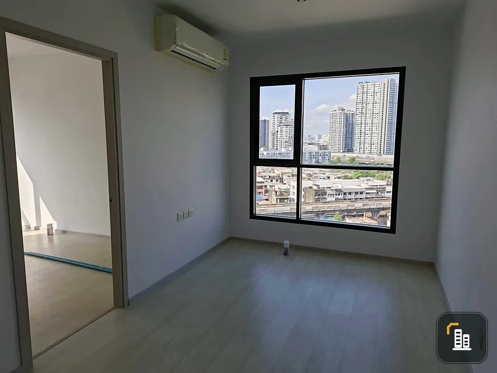 Selling a spacious and comfortable condo at Life Sukhumvit 48. Spacious living area, perfect for interior decorating enthusiasts – don't miss out!