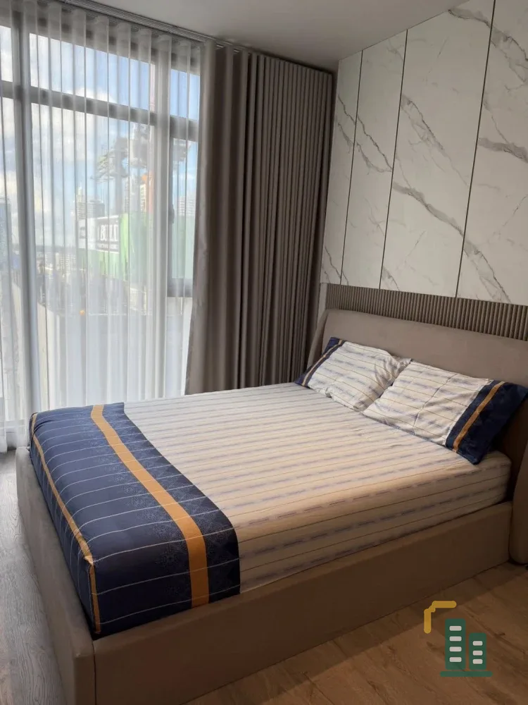 For rent: Rhythm Ekkamai Estate condo, fully furnished with built-in furniture and complete interior design. Ready to move in!
