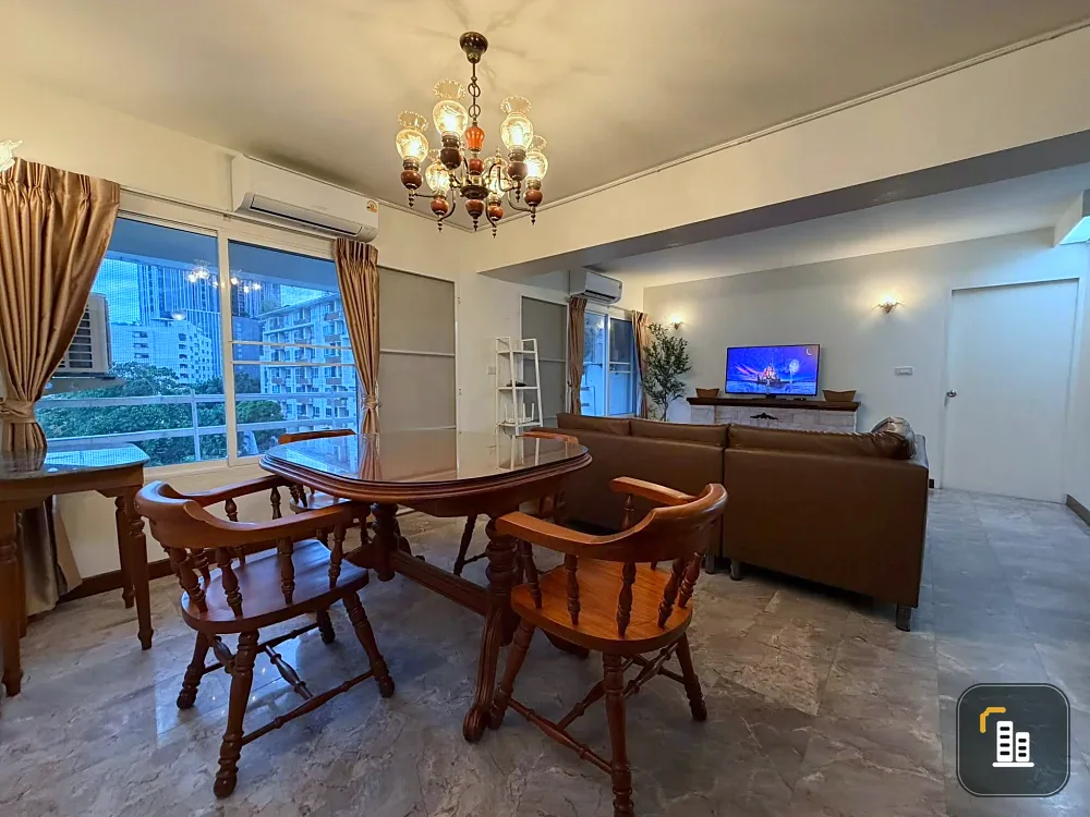 For rent: Thonglor Tower, corner unit, wide frontage, largest on the floor, no foot traffic. Immerse yourself in the meticulous design, love, and warm