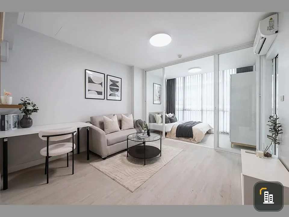 For sale: Max Condominium, Ngamwongwan, 4th floor, Building 1. Spacious and comfortable unit, no cramped feeling. Don't miss out!