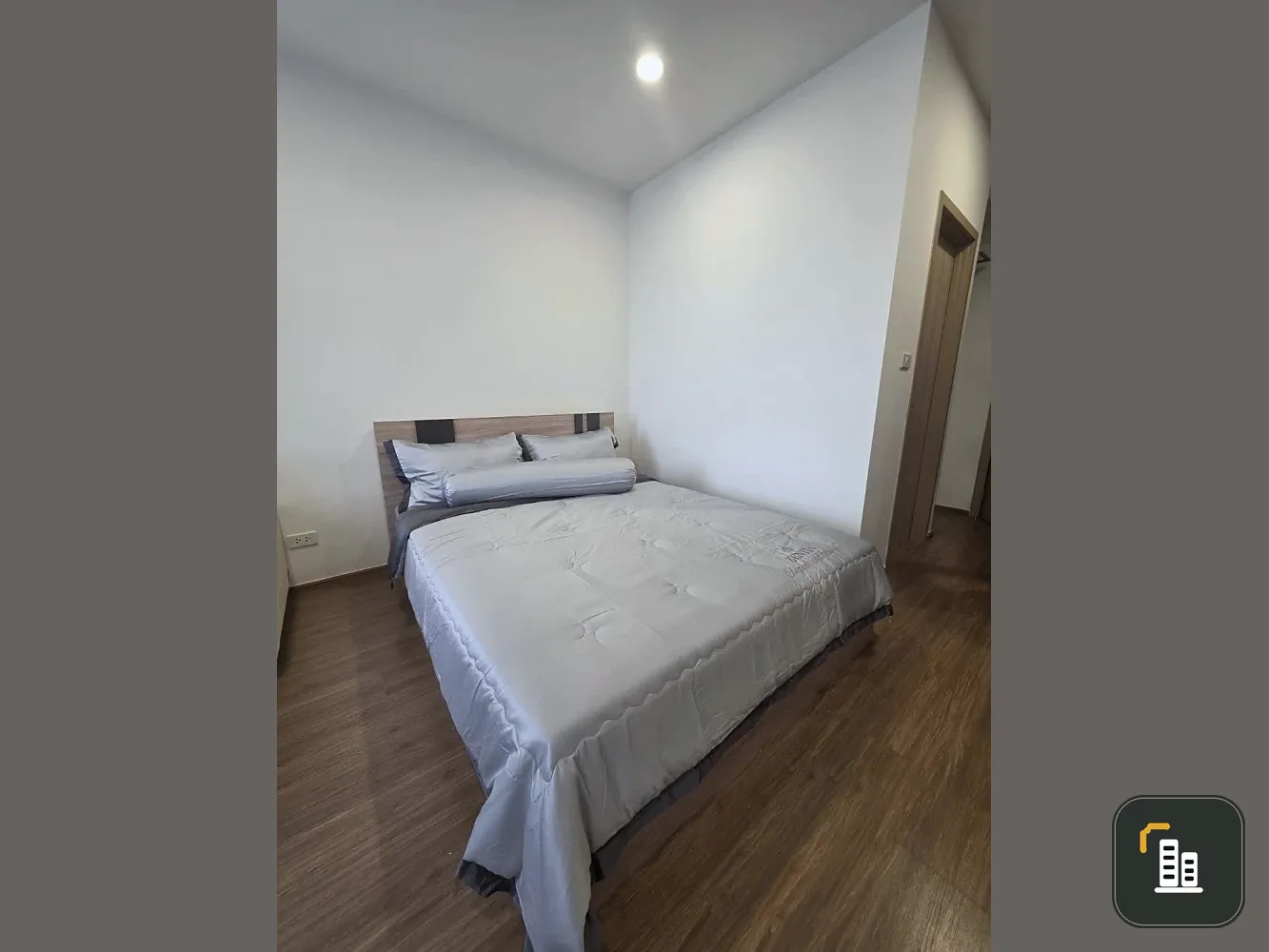 For rent: The Livin Phetkasem 37, very high floor unit. Fully furnished with appliances; just bring your suitcase and move in!