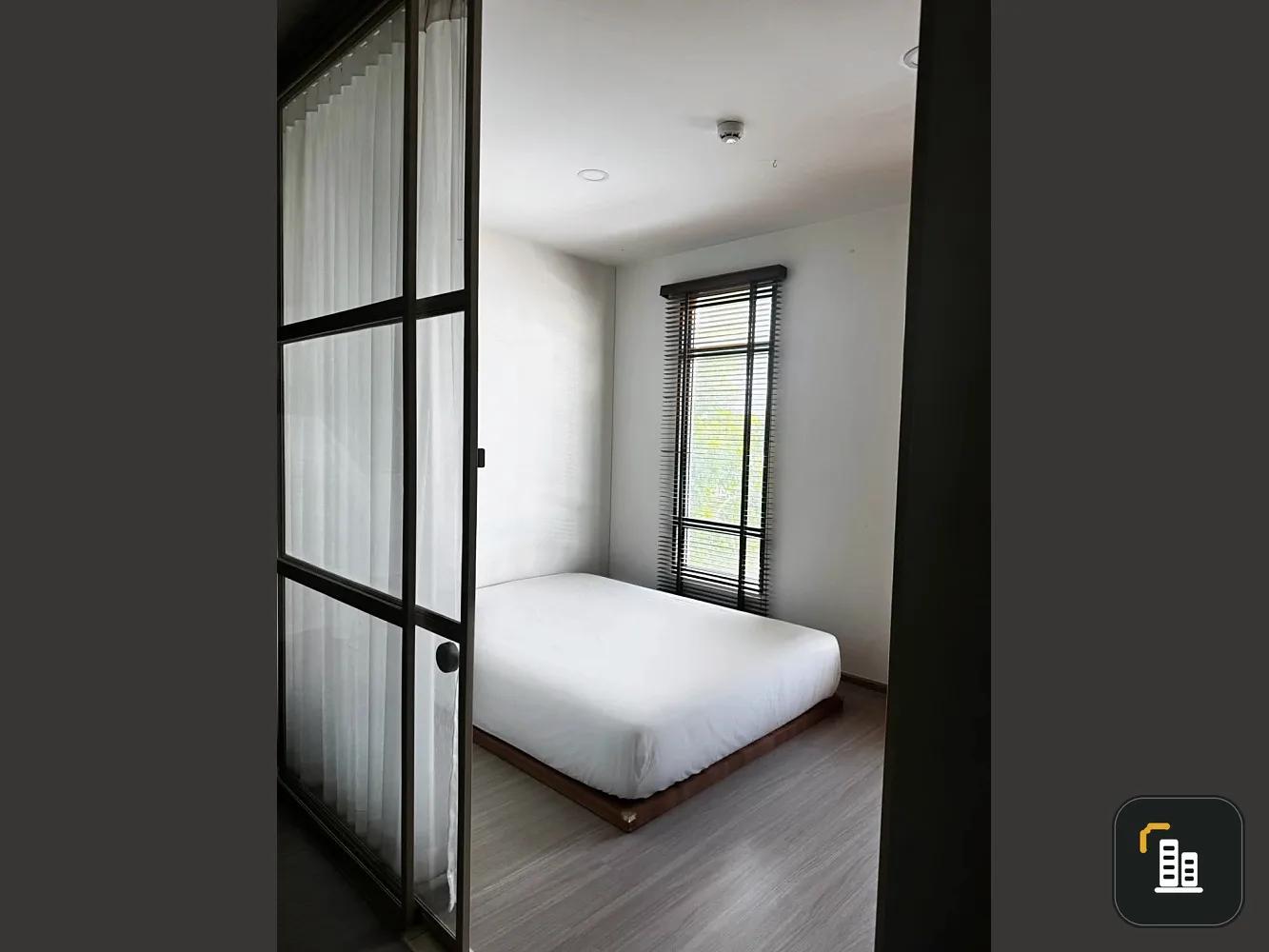 Selling Aspire Asoke - Ratchada, corner unit, less crowded, with high-quality built-in furniture. Book now!