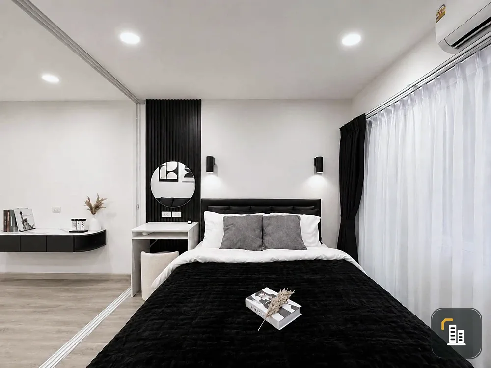For sale: Ratchada Prestige Building C, 2nd floor, corner unit with balcony overlooking the pool. Like having your own private space to enjoy the fres