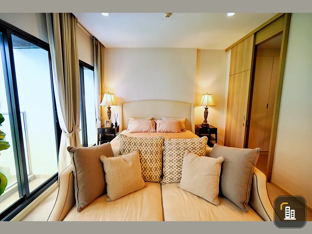 For rent: Noble Ploenjit, 4th floor. Beautiful room, fully furnished. Book now!