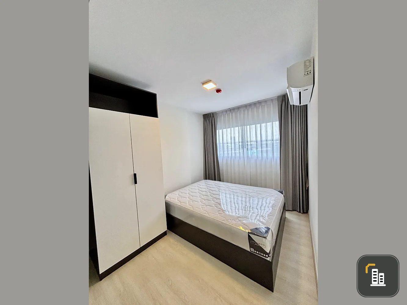 Plum Condo Extra Rama 2 for sale. The unit is clean, requires no renovations, is well-proportioned, comfortable, has an unobstructed view, good ventil
