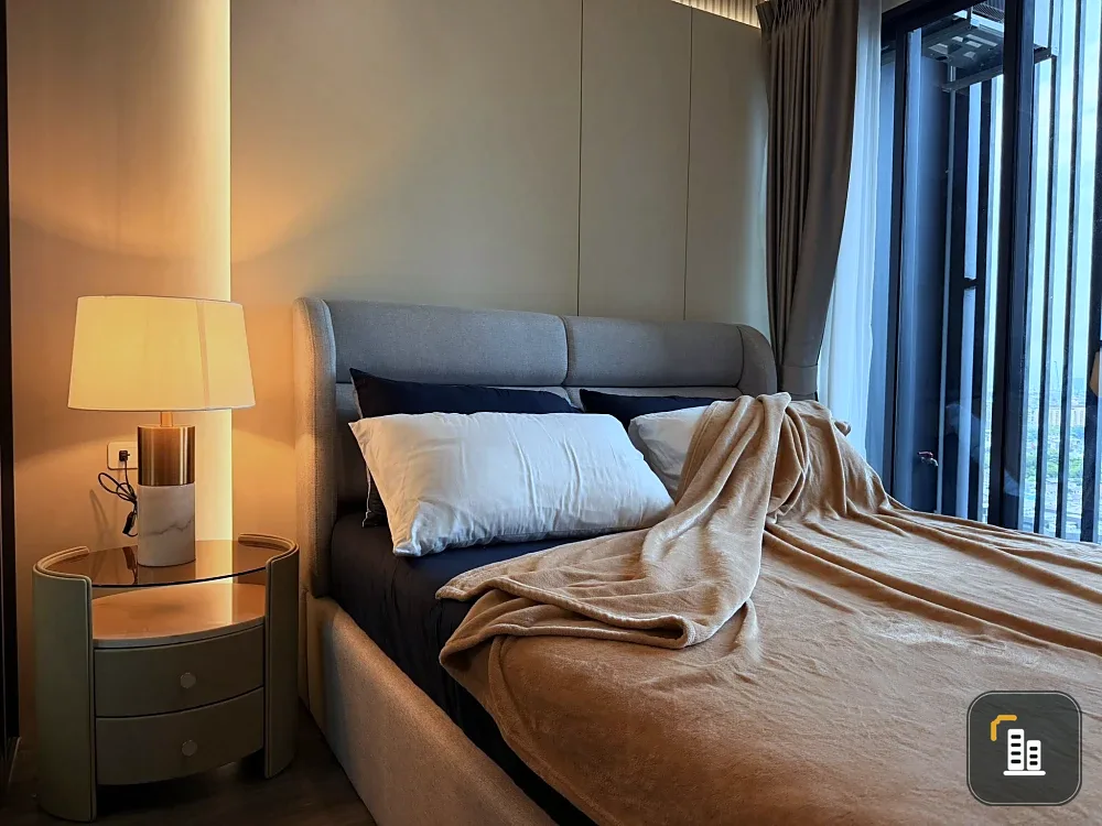 For rent: Ideo Sukhumvit - Rama 4. Modern style decoration with high-quality materials and built-in furniture. Don't miss out!