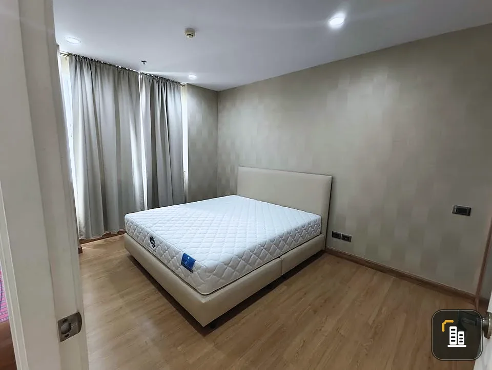 Selling Supalai Wellington, spacious unit with ample usable space, high-quality wallpaper, convenient location. Don't miss out!