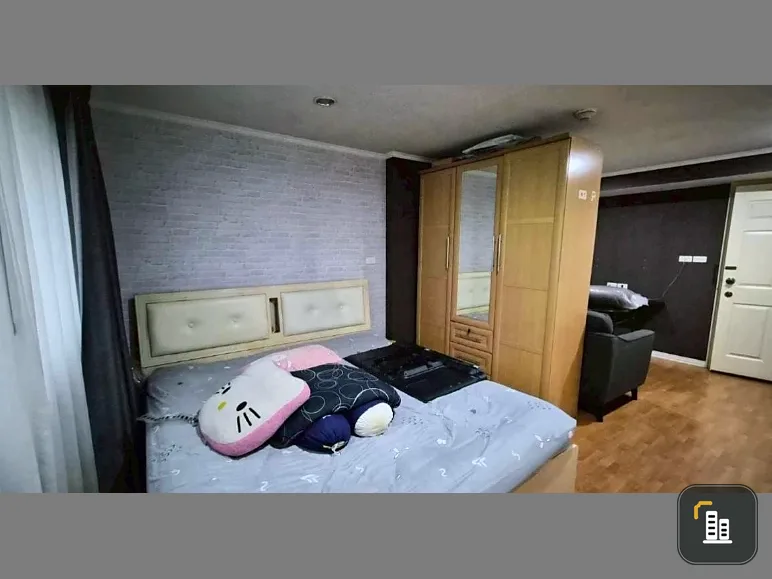 Selling a fully furnished, ready-to-move-in unit at Lumpini Ville Cultural Center, 5th floor. Interested? Book now!