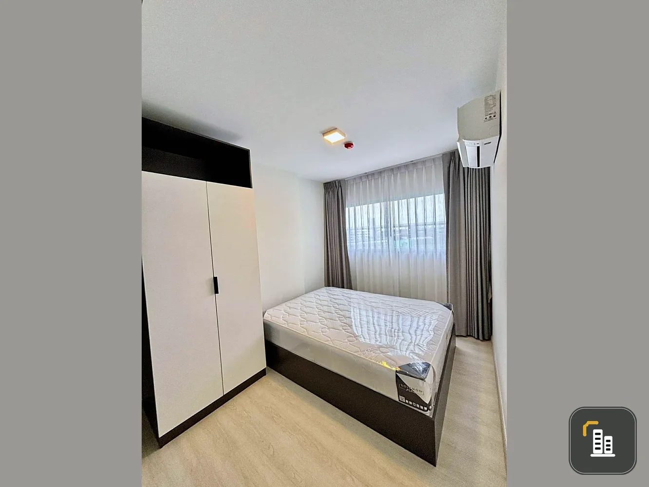 Pristine 1-BR Condo for SALE - High Floor with Separate Kitchen Plum Condo Extra Rama 2