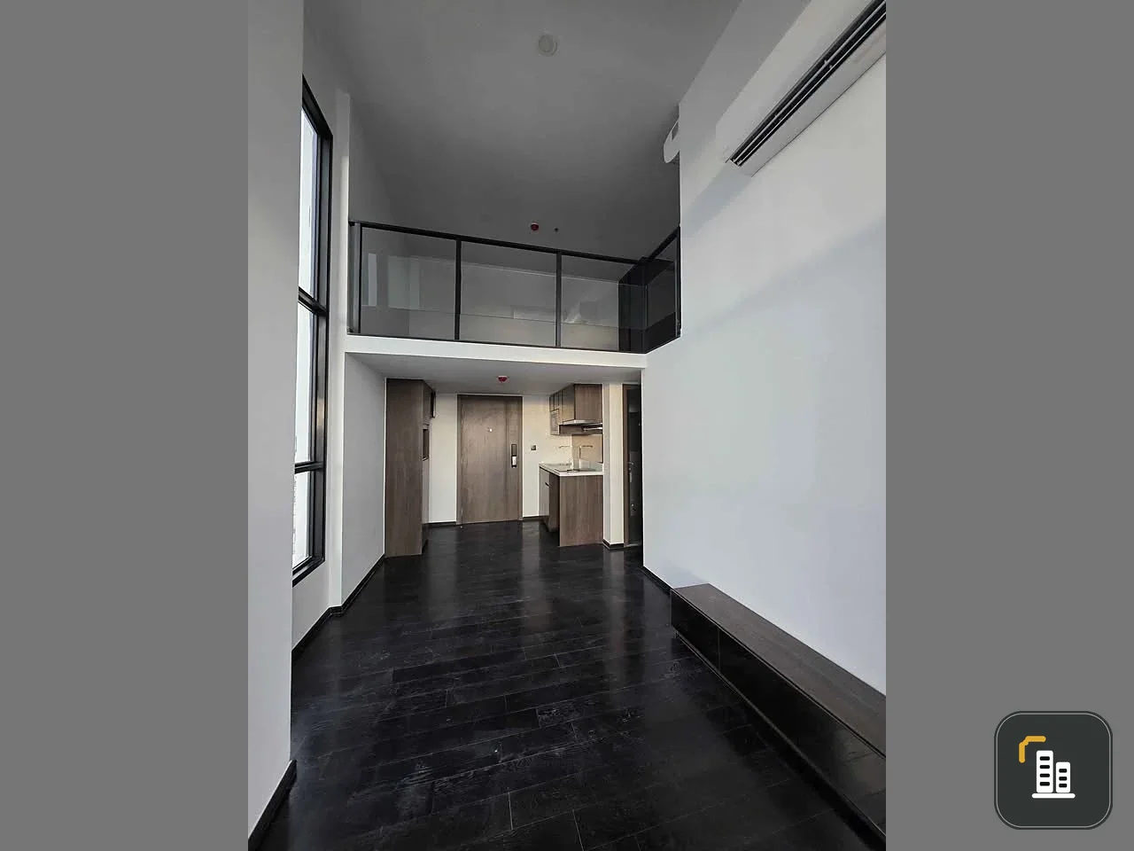 Park Origin Thonglor for sale, 30th floor, great city view, very good price. Got a wide front room. High ceilings Open and comfortable like being at h