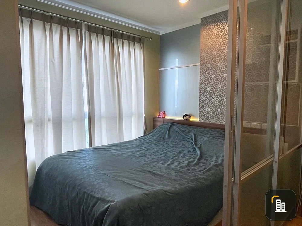 Selling a lovely condo at Lumpini Ville Chaengwatthana Pakkret. Fully furnished with beautiful wallpaper. Don't miss out!