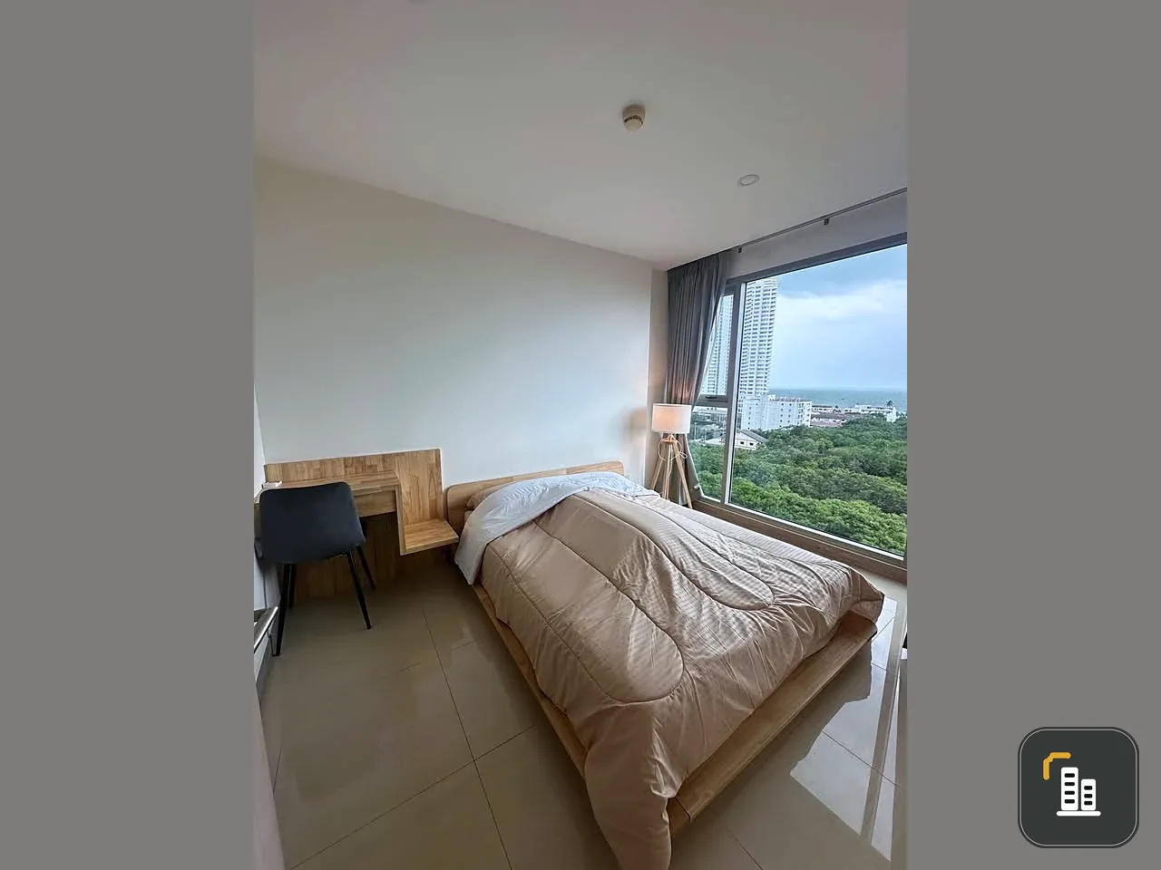 For rent: The Riviera Jomtien Pattaya. Lovely room, fully furnished, stunning sea view. Just bring your suitcase and move in!