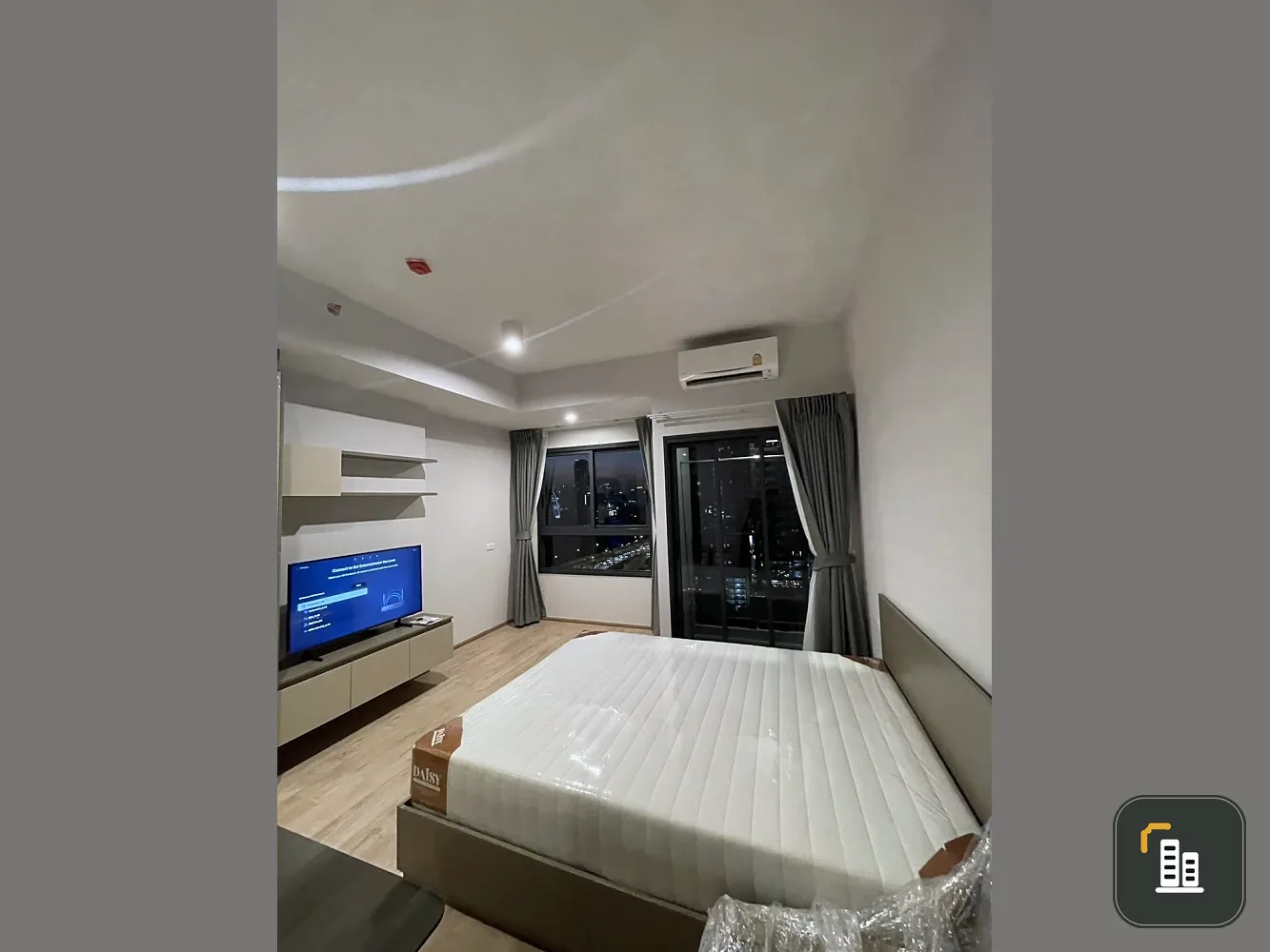 Condo for rent at IDEO Rama 9-Asoke. Ready to move in, fully furnished, great price. Book now!