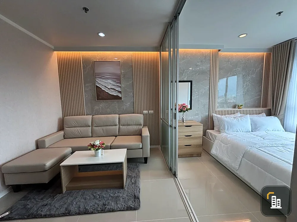 For sale: Lumpini Ville Naklua-Wongamat, Building C, 7th floor. Fully furnished with built-in cabinetry and high-quality furniture. Don't miss out!