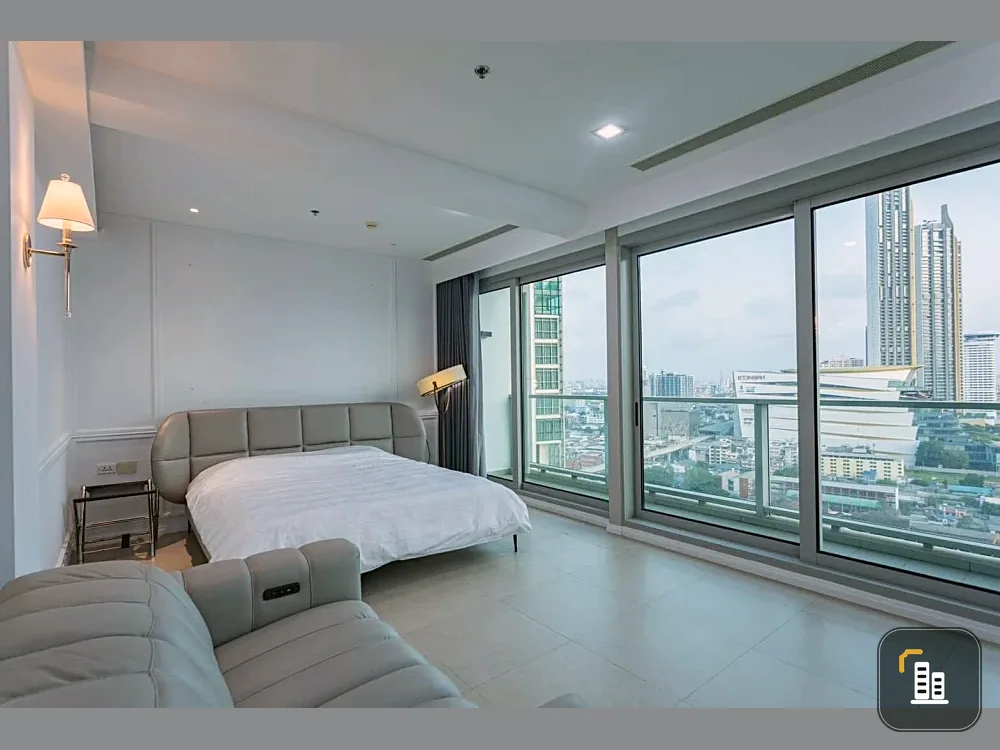 For rent: The River apartment, high floor, Chao Phraya River view. Spacious and airy room with floor-to-ceiling windows and a large, bright living roo