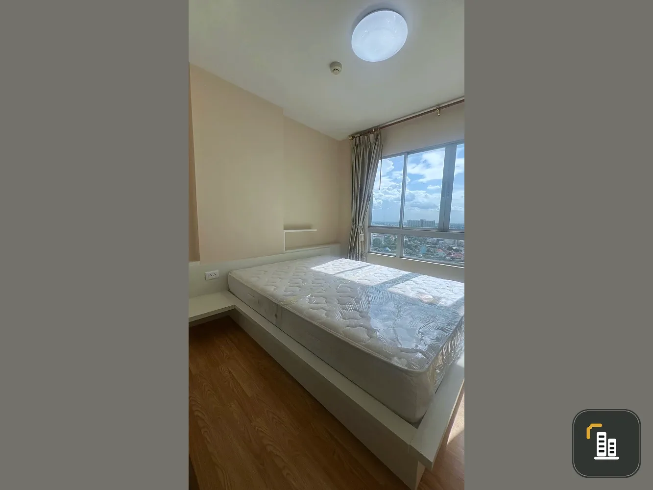 Selling The Trust Residence Pinklao, 1 bedroom, 1 bathroom. High-quality built-in furniture, beautiful city view. Book now!