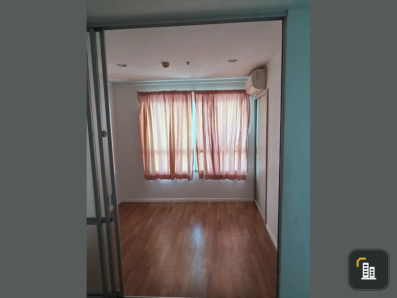 Selling a 1-bedroom, 1-bathroom unit at Lumpini Place Suksawat - Rama 2. Prime location with complete amenities. Don't miss out!