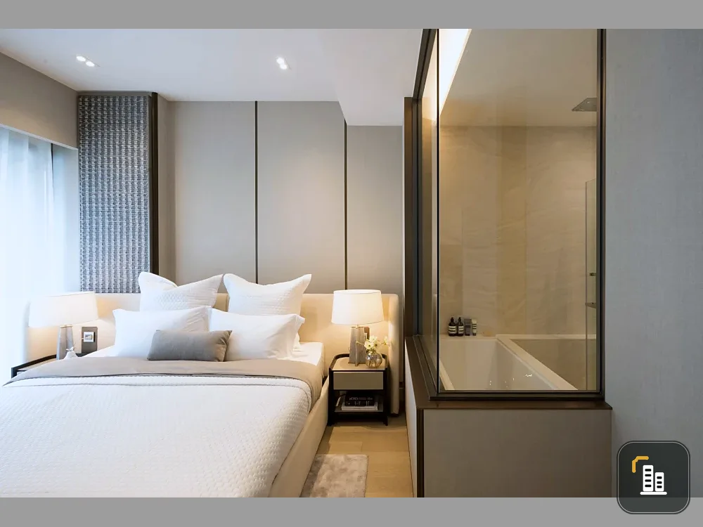 Selling The Strand Thonglor. Beautiful view, beautiful room, spacious and airy layout. Move in now, don't wait!