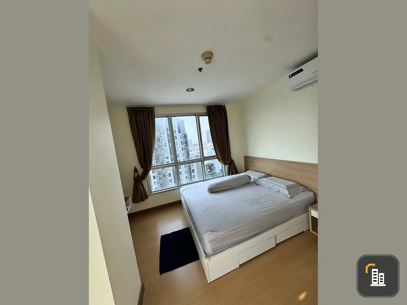 Hot Rental! Spacious 2BR Condo Right Next to MRT Huai Khwang (0 Meters!)