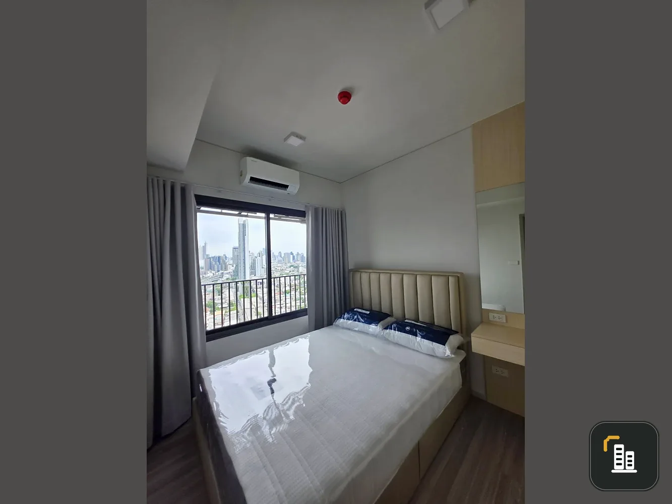 For rent: Quintara MHy’Den Pho Nimit, 23rd floor (very high floor). Fully furnished with appliances, ready to move in.