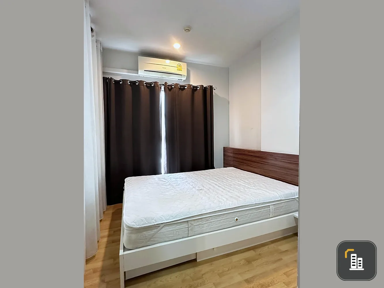 Selling a 1-bedroom, 1-bathroom unit at The Parkland Ngamwongwan Khaerai. Excellent location with convenient transportation. Don't miss out!