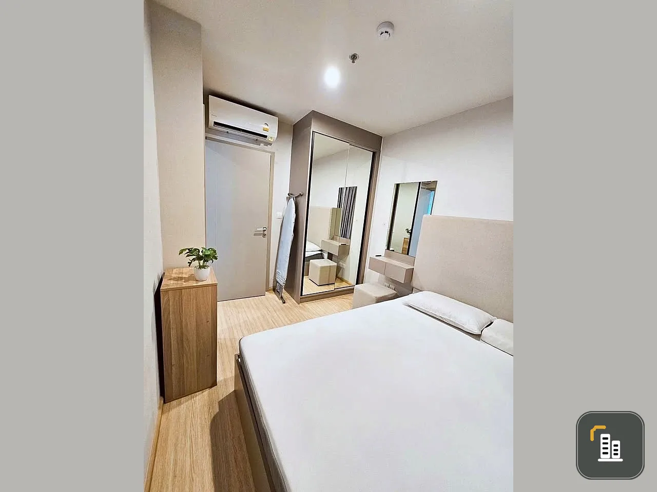 Selling The Privacy Thaphra Interchange, 1 bedroom, 1 bathroom, fully furnished, complete amenities. Book now!