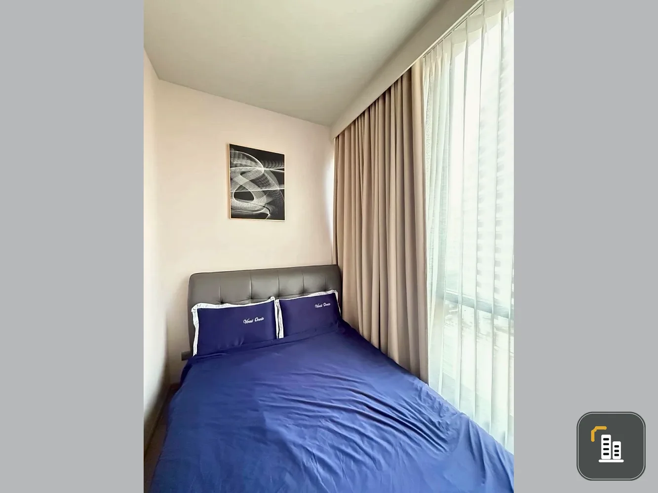 For rent: Celes Asoke, 2 bedrooms, 17th floor, fully furnished, very livable. Book now, don't miss out!