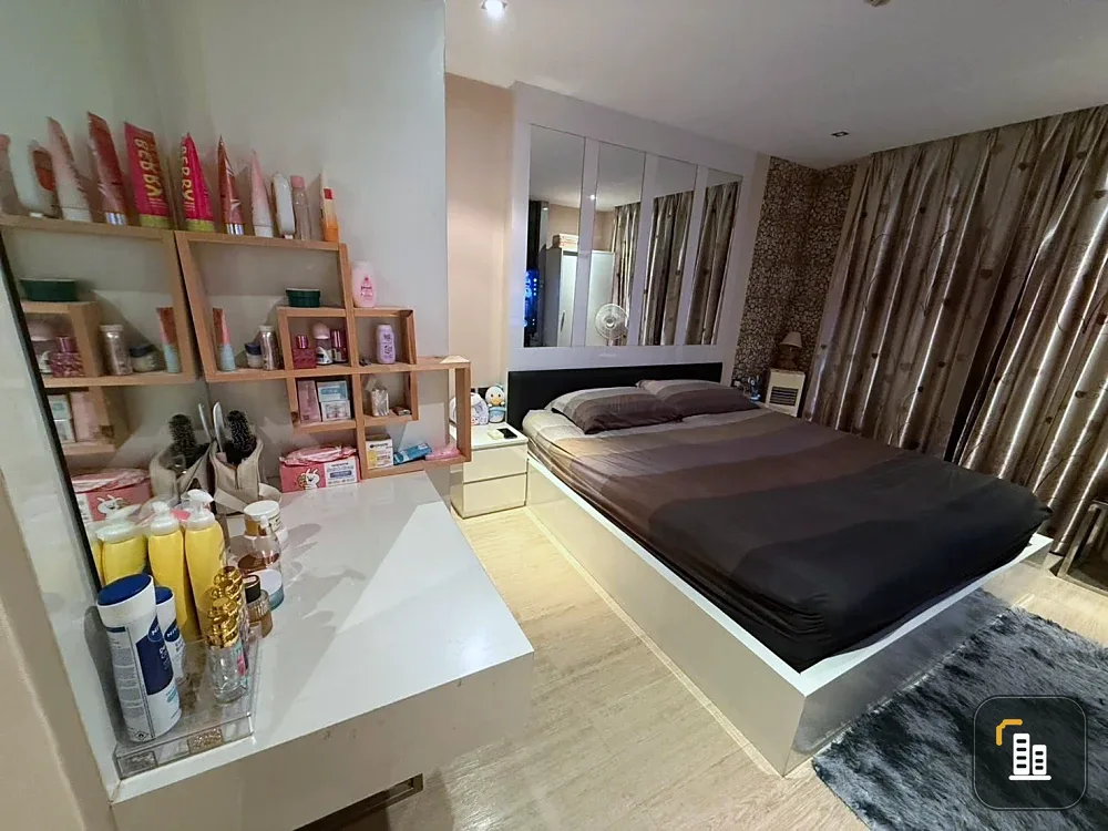 Selling The Blue Residence, 1 bedroom, 1 bathroom, with high-quality built-in furniture. Convenient location. Book now!