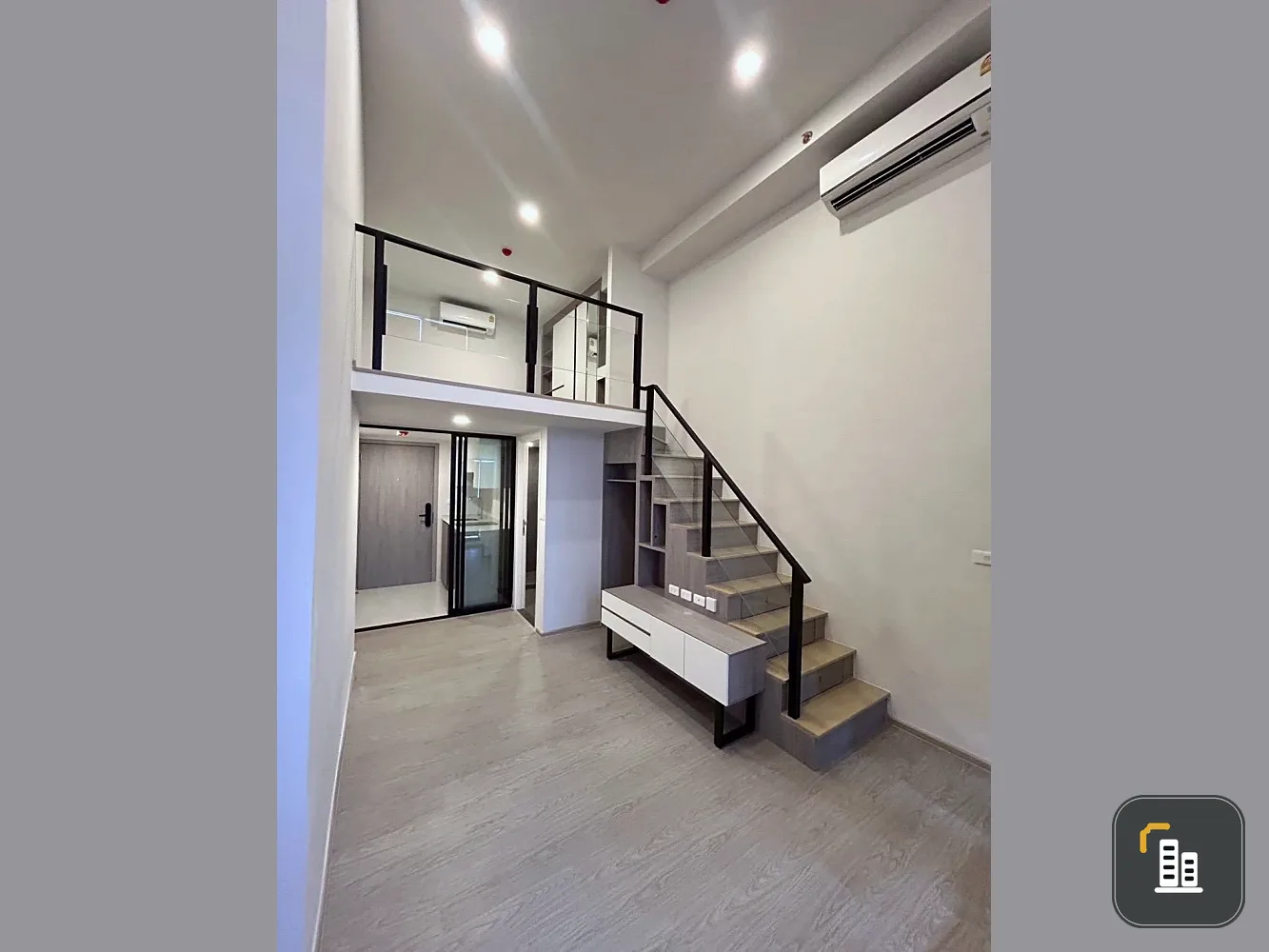 Selling an Origin Plug & Play Ramkhamhaeng Triple Station unit. It's a very high floor, Duo Space type, with a 4.2 meter ceiling.