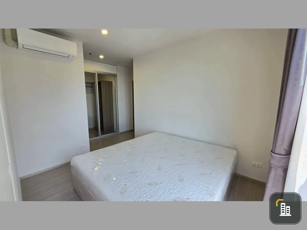 For rent: The Parkland Phetkasem 56, 2 bedrooms, spacious living area, great location, complete amenities. Book now!