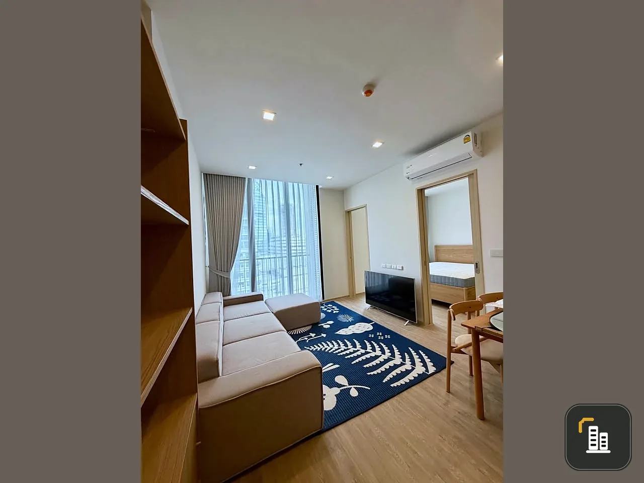 For rent: Noble State 39, open garden view, 2.75 meter high ceilings, spacious and airy, fully furnished and ready to move in.