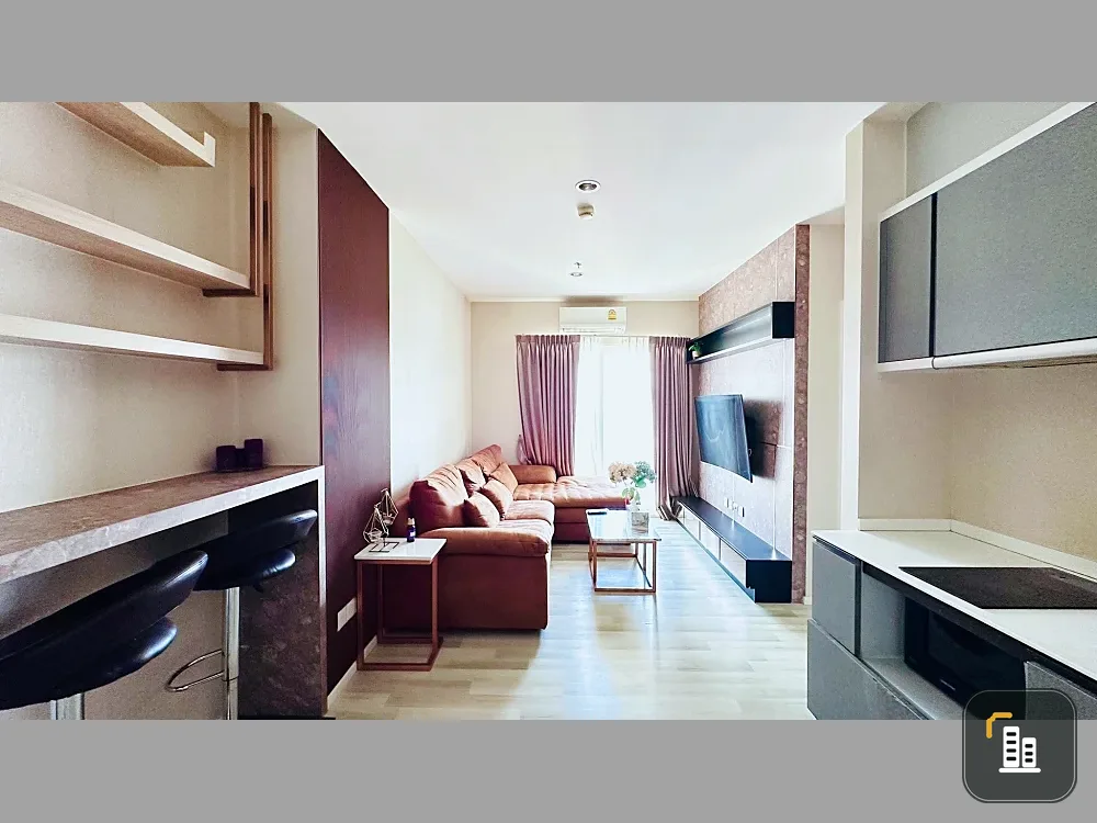 Selling a 2-bedroom, 2-bathroom unit at The Key Sathorn - Charoenrat. Spacious living area with built-in furniture in every room. Don't miss out!