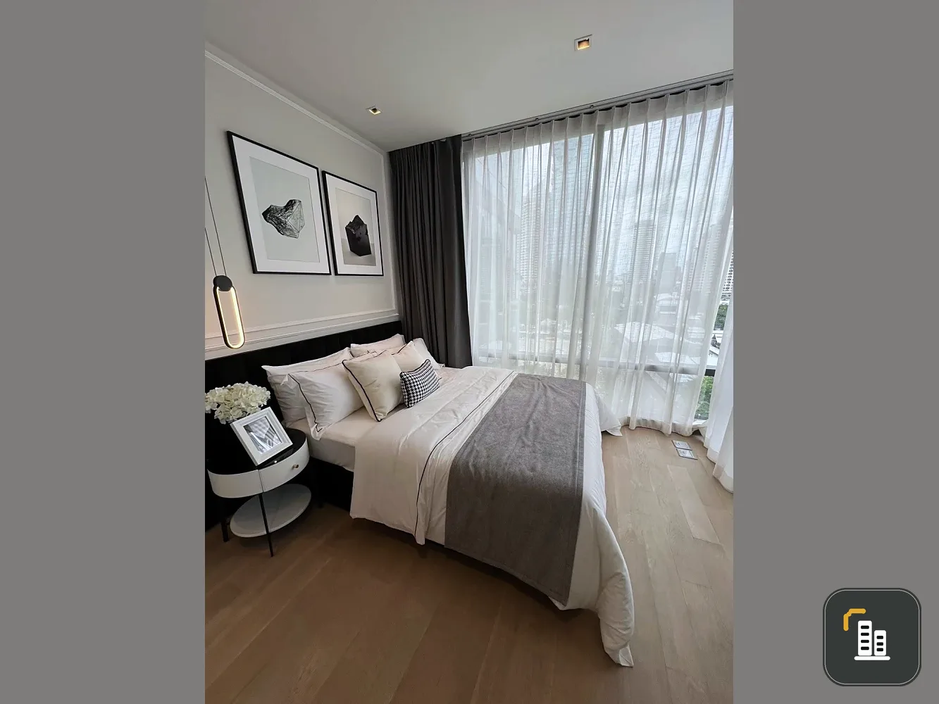 For rent: Ashton Silom, 10th floor. Spacious and comfortable unit, fully furnished. Book now!